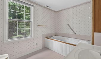 28 Buttonwood Rd, Bedford, NH 03110