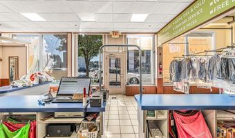 23 Lafayette Cir, Bridgeport, CT 06604
