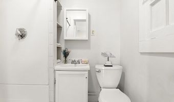730 Hale St 3R, Beverly, MA 01915