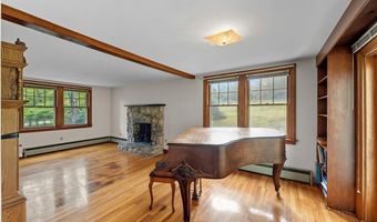 86 Oak St, Hopkinton, RI 02804