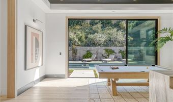 4050 Contera Rd, Encino, CA 91436