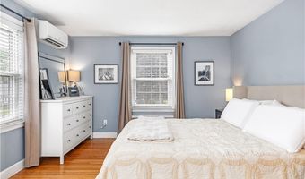 25 Marshall Way, East Providence, RI 02916
