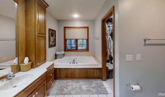 114 Chaudoin Dr, Angola, IN 46703