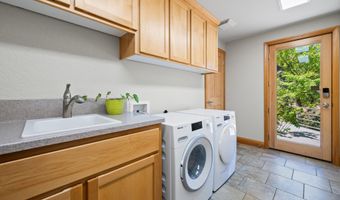4211 NW Lower Village Rd, Bend, OR 97703
