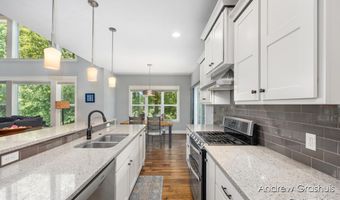 10 Fox Point Ct, Ada, MI 49301
