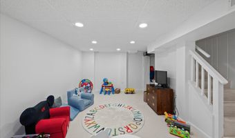 5901 DEVONSHIRE Dr, Bethesda, MD 20816