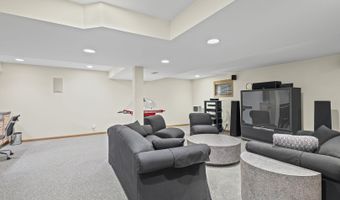 2409 E Greshan Ct, Arlington Heights, IL 60004