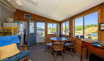 81 Shoreline Dr, Barnet, VT 05821