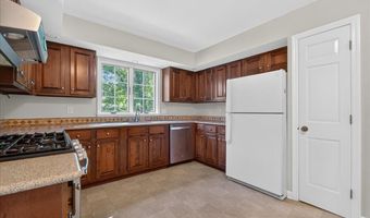 3 Fenway Dr, Albany, NY 12211