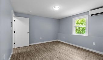 132 Maple Ave, Middletown, RI 02842