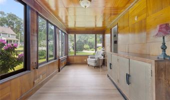 2 Carvin Ct, Warwick, RI 02886