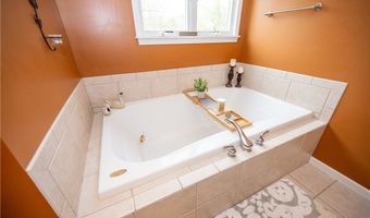 11686 Parkwood Dr, Alden, NY 14004