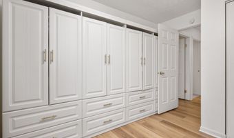 8556 Green Valley Dr, Indianapolis, IN 46217