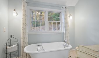 10 Barrington Dr, Bedford, NH 03110