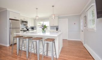 39 Grafton St, Newport, RI 02840