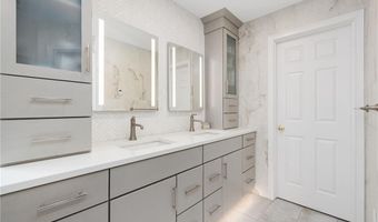 64 Fieldstone Ln, North Kingstown, RI 02874