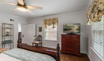 2317 S QUEEN St, Arlington, VA 22202