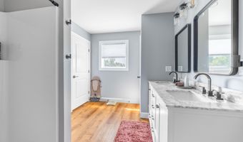 26 Knoll Crest Dr, Bangor, ME 04401