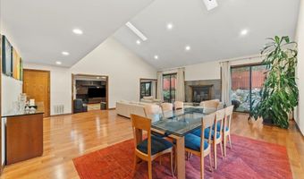 10 Morley Ct, Albertson, NY 11507