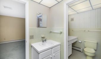 11 Strawberry Hill Rd, Bedford, NH 03110