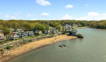 58 Grove St Ext, Branford, CT 06405