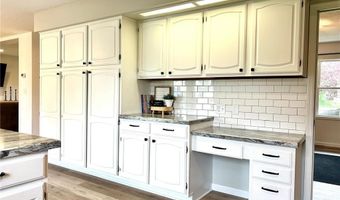 1921 Sherman Dr NW, Alexandria, MN 56308