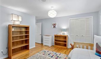 6 North Ln, Barrington, RI 02806