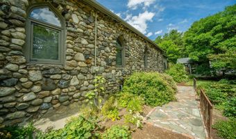 48 Old Searsport Ave, Belfast, ME 04915