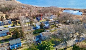 17 Mosher Dr, Barrington, RI 02806