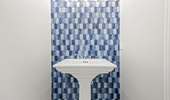 1418 W Maude Ave, Arlington Heights, IL 60004