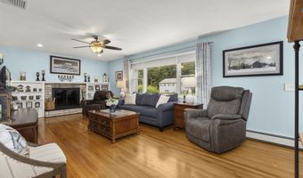 17 Valley Stream Dr, Danbury, CT 06811
