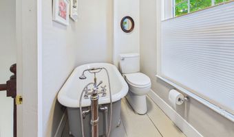 1059 Washington St, Bath, ME 04530