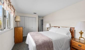 64 Starr Dr, Narragansett, RI 02882