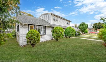 38 Somerset Rd E, Amityville, NY 11701