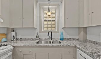 11 Cross St, Newport, RI 02840