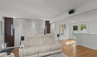 21 Lake Dr, North Kingstown, RI 02852