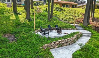 2323 PALISADES Dr, Appleton, WI 54915