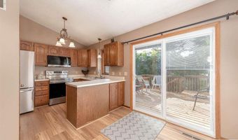 2513 Marwood Dr, Mankato, MN 56001
