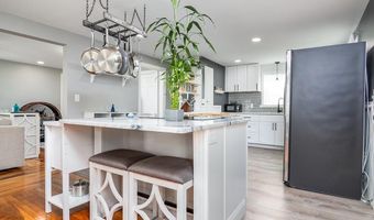 38 Brookside Dr, Cranston, RI 02910