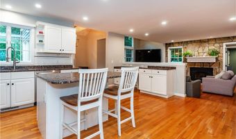 7 Wickham Rd, North Kingstown, RI 02852