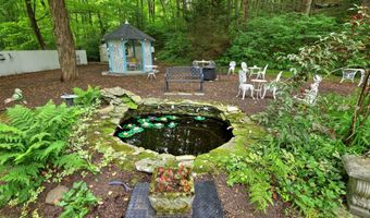 932 Amity Rd, Bethany, CT 06524