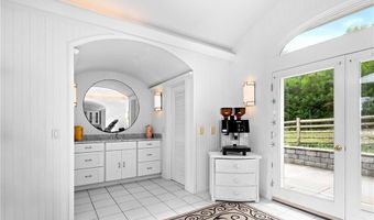 1 Harbor View Dr, Newport, RI 02840