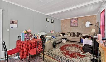 3 Young Ave, Amsterdam, NY 12010