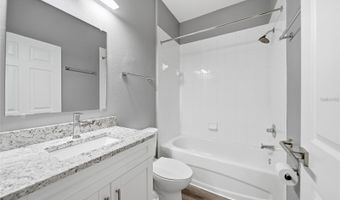 5610 GOLDEN ISLES Dr, Apollo Beach, FL 33572