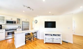 134 Maple Ave, Barrington, RI 02806
