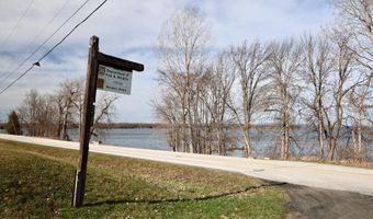 39 W Shore Rd, Alburgh, VT 05440
