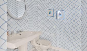 275 Boston Neck Rd, Narragansett, RI 02882