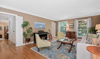 10 Buttonwood Rd, Bedford, NH 03110