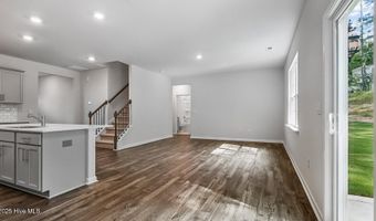 1049 Misty Creek Dr, Aberdeen, NC 28315