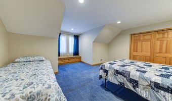 9 University Pl, Amsterdam, NY 12010
